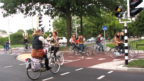overstekende fietsers bij de Plesmanweg