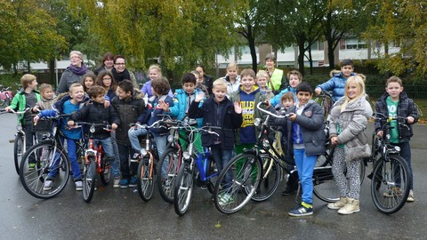 Leerlingen van de Telgenborch met hun fiets